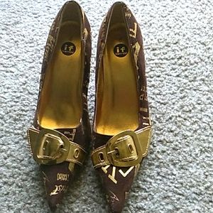 2/$20 Women's shoes size :8